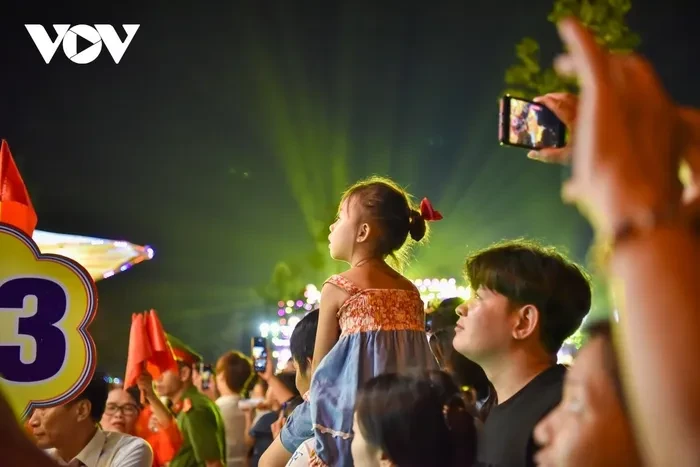 Mãn nhãn với hàng trăm đèn lồng khổng lồ tại Lễ hội Thành Tuyên 2023 - ảnh 11