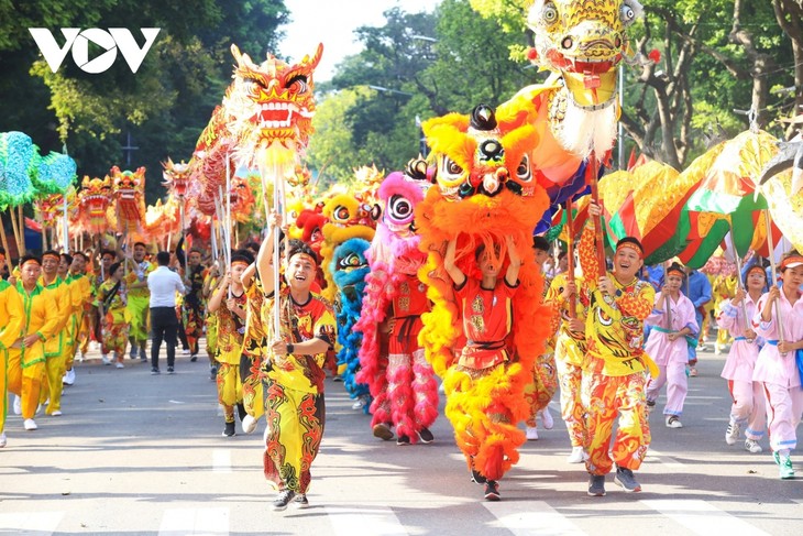 Hàng nghìn người trình diễn Carnaval Thu Hà Nội trên phố đi bộ Hồ Hoàn Kiếm - ảnh 1
