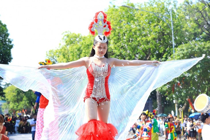 Hàng nghìn người trình diễn Carnaval Thu Hà Nội trên phố đi bộ Hồ Hoàn Kiếm - ảnh 8
