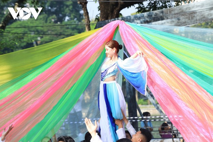 Hàng nghìn người trình diễn Carnaval Thu Hà Nội trên phố đi bộ Hồ Hoàn Kiếm - ảnh 9