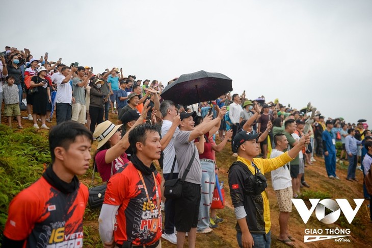 Thót tim những cú lật xe tại Giải đua xe Ô tô địa hình Việt Nam 2023 - ảnh 10