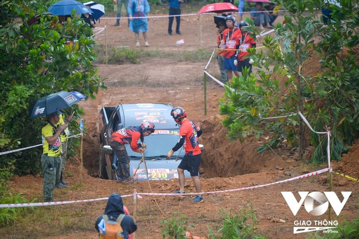 Thót tim những cú lật xe tại Giải đua xe Ô tô địa hình Việt Nam 2023 - ảnh 14