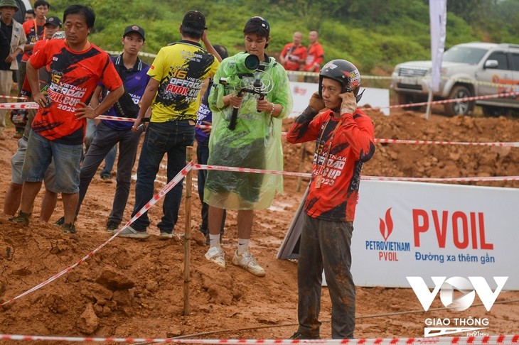 Thót tim những cú lật xe tại Giải đua xe Ô tô địa hình Việt Nam 2023 - ảnh 6