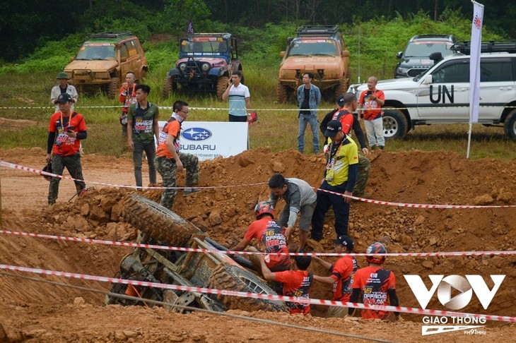 Thót tim những cú lật xe tại Giải đua xe Ô tô địa hình Việt Nam 2023 - ảnh 8