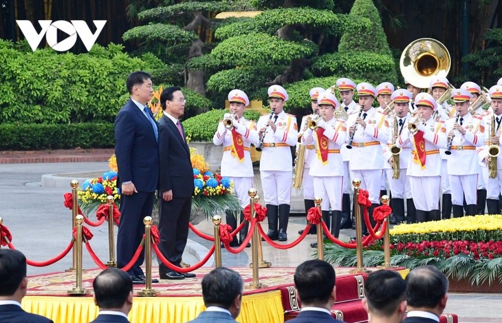 Toàn cảnh Lễ đón Tổng thống Mông Cổ thăm cấp Nhà nước tới Việt Nam - ảnh 1