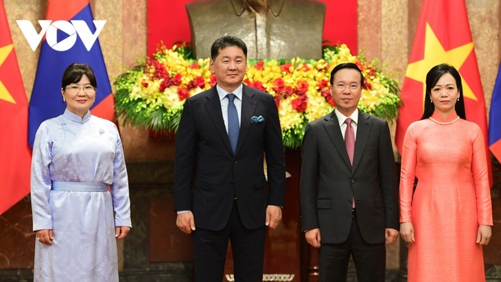 Toàn cảnh Lễ đón Tổng thống Mông Cổ thăm cấp Nhà nước tới Việt Nam - ảnh 5