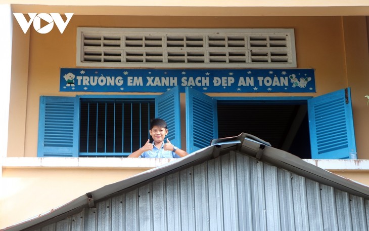 Vượt khó “gieo chữ” cho những con em gốc Việt tại Campuchia - ảnh 11