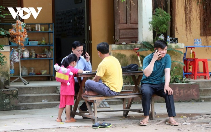 Vượt khó “gieo chữ” cho những con em gốc Việt tại Campuchia - ảnh 9