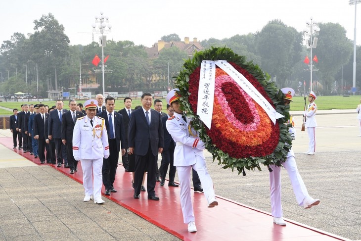 Tổng Bí thư, Chủ tịch Trung Quốc Tập Cận Bình đặt vòng hoa, viếng Lăng Chủ tịch Hồ Chí Minh - ảnh 1