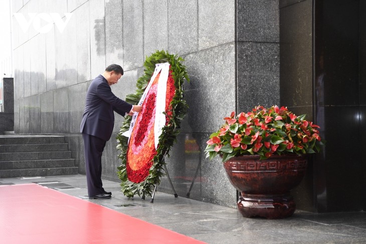 Tổng Bí thư, Chủ tịch Trung Quốc Tập Cận Bình đặt vòng hoa, viếng Lăng Chủ tịch Hồ Chí Minh - ảnh 3