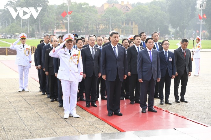 Tổng Bí thư, Chủ tịch Trung Quốc Tập Cận Bình đặt vòng hoa, viếng Lăng Chủ tịch Hồ Chí Minh - ảnh 6