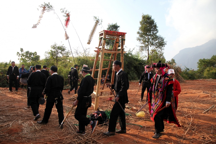 Tủ Cải - Nghi lễ thể hiện bản lĩnh của người đàn ông Dao đầu bằng ở Lai Châu - ảnh 1