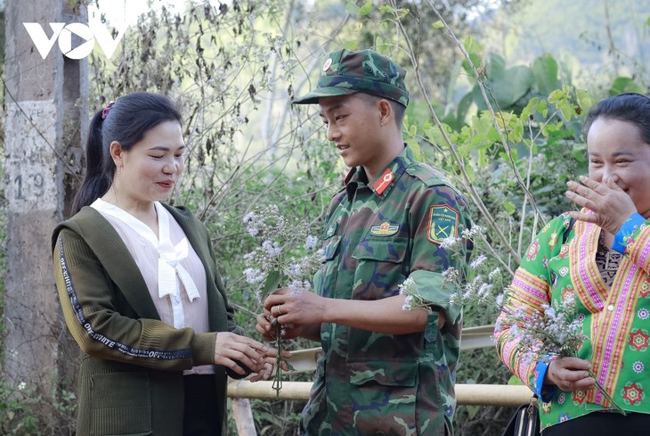 Ấm áp tình quân dân nơi biên giới Điện Biên - ảnh 13
