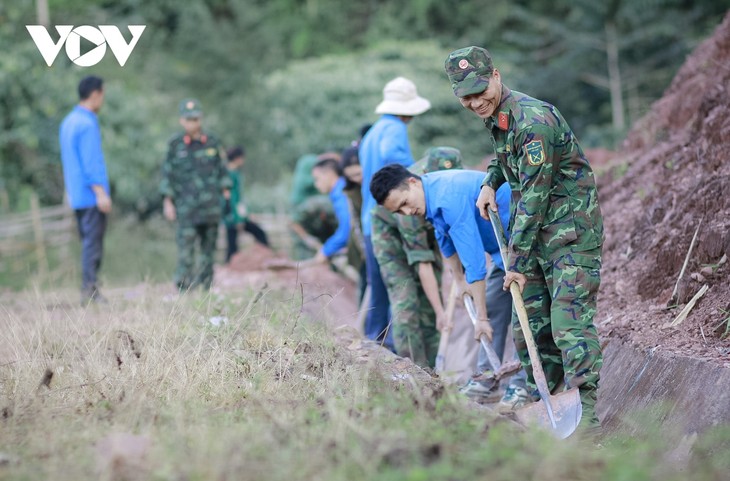 Ấm áp tình quân dân nơi biên giới Điện Biên - ảnh 9