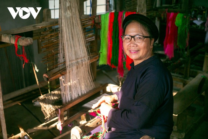 Người “giữ lửa” nghề dệt thổ cẩm truyền thống ở Cao Bằng - ảnh 13