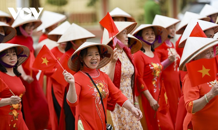 Đông đảo người dân Điện Biên hưởng ứng “Tuần lễ áo dài” năm 2024 - ảnh 8