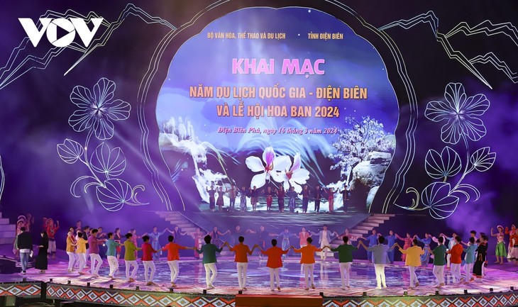 Mãn nhãn với Lễ khai mạc Năm du lịch Quốc gia - Điện Biên và Lễ hội hoa Ban 2024 - ảnh 10