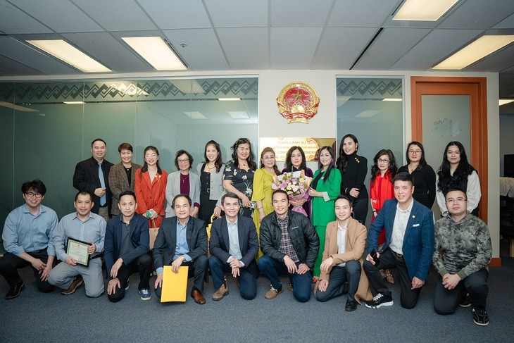   Tổng lãnh sự quán Việt Nam tại Vancouver gặp mặt cộng đồng - ảnh 3