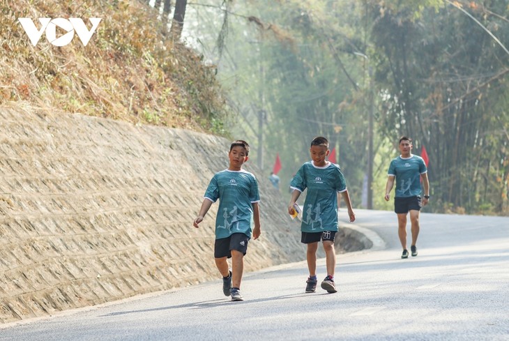 Hơn 2000 người tham gia giải chạy Marathon – Điện Biên Phủ 2024 - ảnh 10