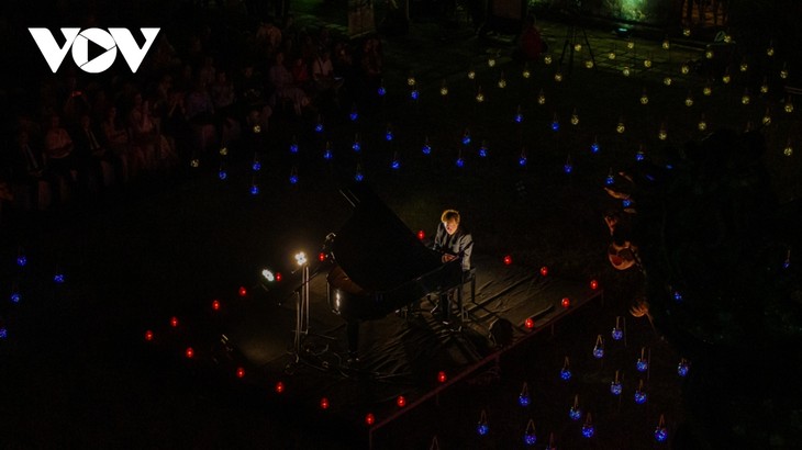 Cảm xúc thăng hoa trong đêm nhạc của Steve Barakatt ở Kinh thành Huế - ảnh 2