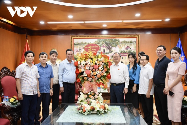 Bộ trưởng Nguyễn Mạnh Hùng và lãnh đạo nhiều bộ, ngành thăm và chúc mừng VOV - ảnh 7
