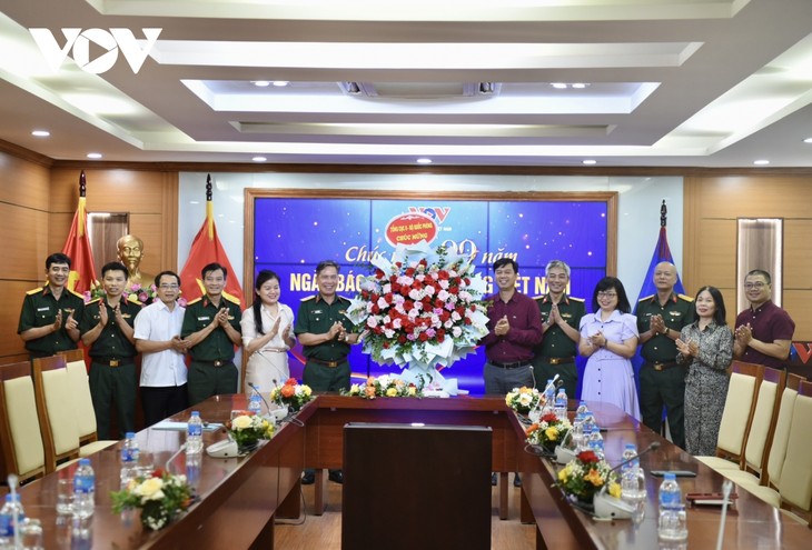Bộ trưởng Nguyễn Mạnh Hùng và lãnh đạo nhiều bộ, ngành thăm và chúc mừng VOV - ảnh 8