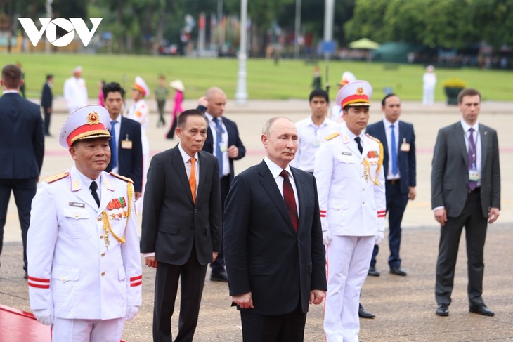 Toàn cảnh chuyến thăm Việt Nam của Tổng thống Nga Vladimir Putin - ảnh 12
