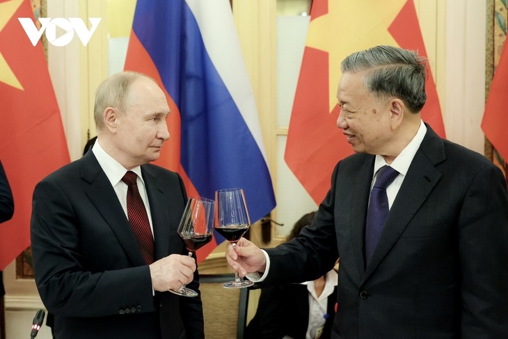 Toàn cảnh chuyến thăm Việt Nam của Tổng thống Nga Vladimir Putin - ảnh 16