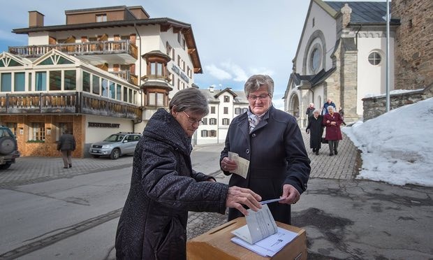 Switzerland votes to ease immigration process - ảnh 1