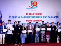 ASEANの代表的な青年に賞を授与 - ảnh 1
