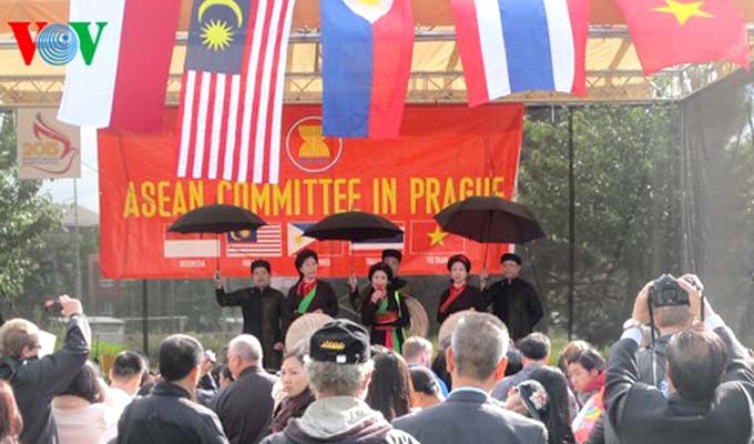 チェコでベトナム文化ピーアールを強化 - ảnh 1