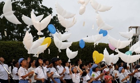 長崎、70回目の原爆の日　平和祈念式典始まる - ảnh 1