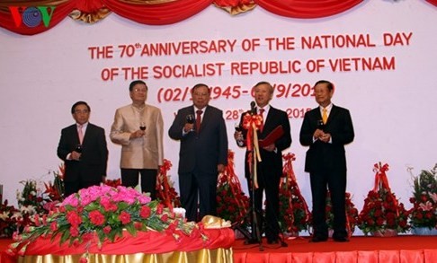 国外で、ベトナム独立70周年記念活動 - ảnh 1