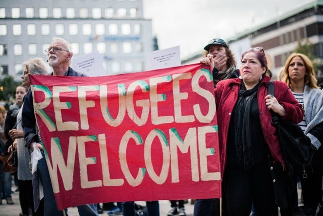 難民受け入れ賛否を巡り、欧州各地でデモ - ảnh 1
