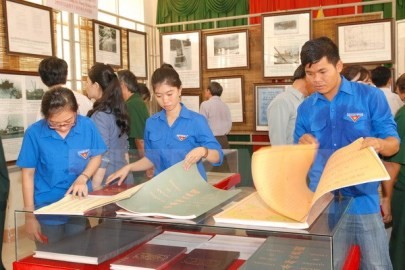ビントアン省で「ベトナムのチュオンサとホアンサ・歴史的法的証拠」展 - ảnh 1