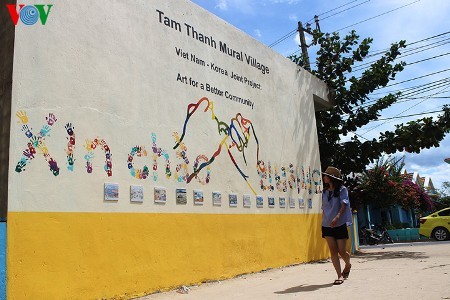 タムタイン壁画村 - ảnh 1