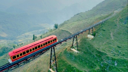 ファンシーパン山を結ぶ登山鉄道 - ảnh 1