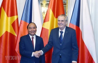 フック首相の訪問、ベトナム・チェコの協力関係に新たな道 - ảnh 1