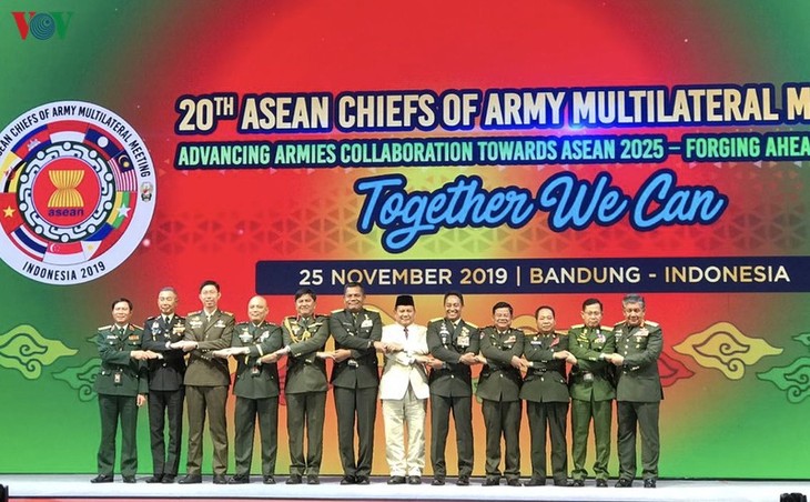 ASEAN陸軍司令官の協力を強化 - ảnh 1