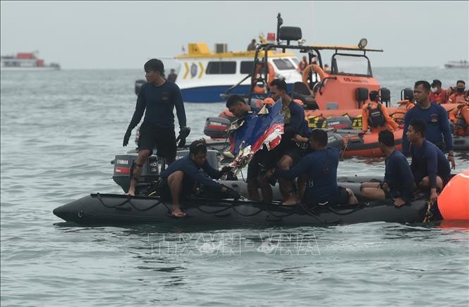 インドネシア国内線旅客機墜落 ブラックボックスを回収 - ảnh 1
