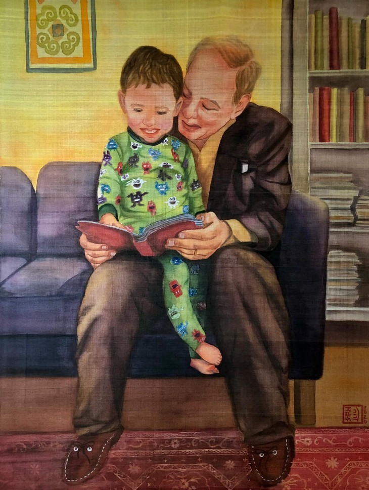 画家タイン・リューさんによる「本を読む人々」絹絵 - ảnh 8