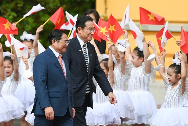 日本のメディア 岸田首相のベトナム訪問を高評 - ảnh 1