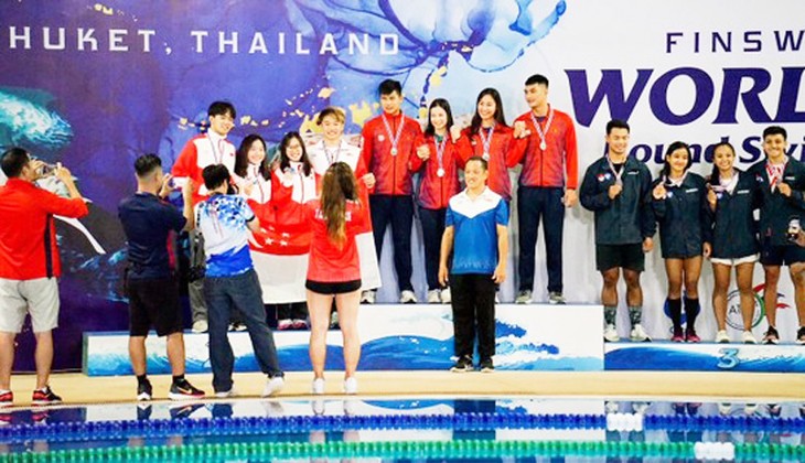 ベトナム代表チーム フィンスイミングワールドカッププーケット大会で金メダルを獲得 - ảnh 1