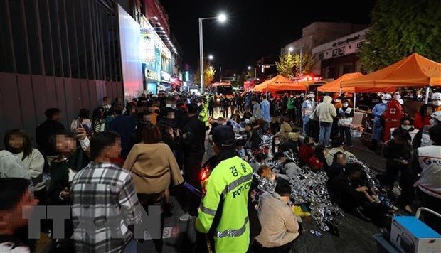 ソウル繁華街で約150人死亡 ハロウィーン祝う群衆殺到 - ảnh 1