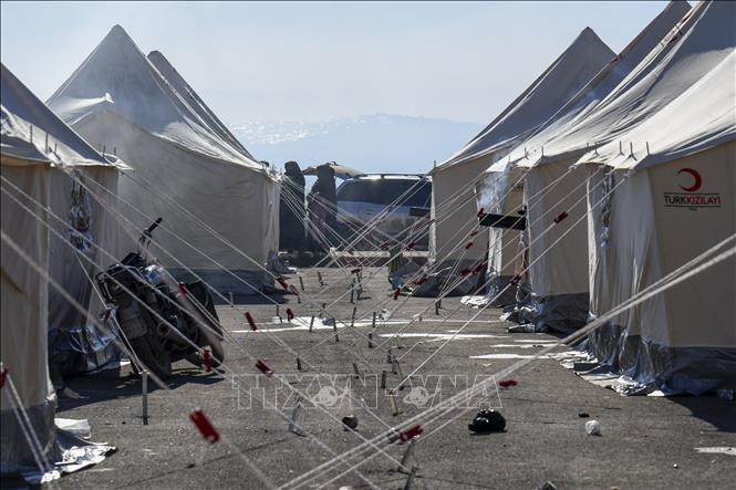 トルコ大地震 死者2万人超 シリア北西部に国連物資 - ảnh 1