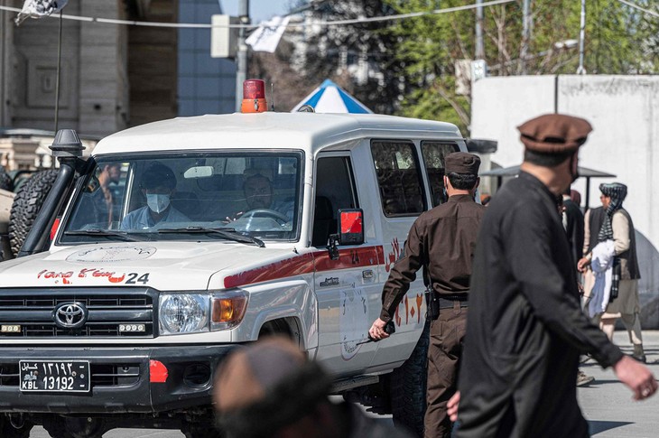 アフガニスタン カブール中心部 外務省近くで爆発 市民6人死亡 - ảnh 1