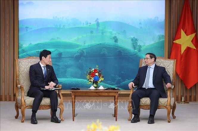 チン首相、日本の西村経済産業大臣と会見 - ảnh 1