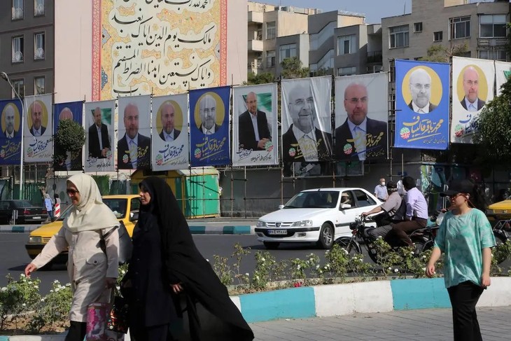 イラン大統領選投票始まる 事実上3人の争い - ảnh 1