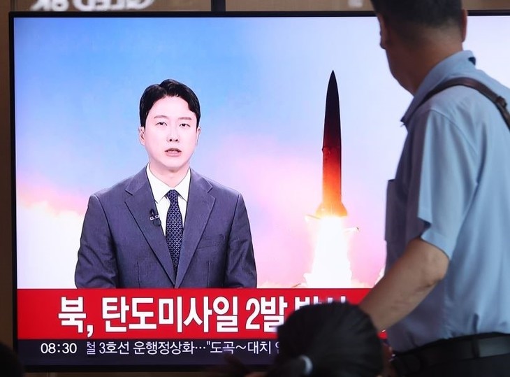 朝鮮　「超大型弾頭」ミサイル試験発射“成功” - ảnh 1