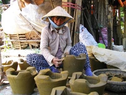 Desa pembuatan tembikar kuno Lu Cam - ảnh 2